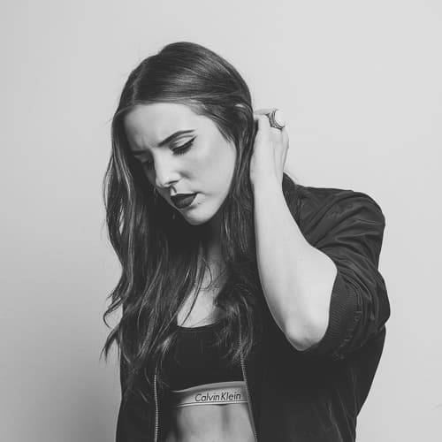 VALÉ portrait