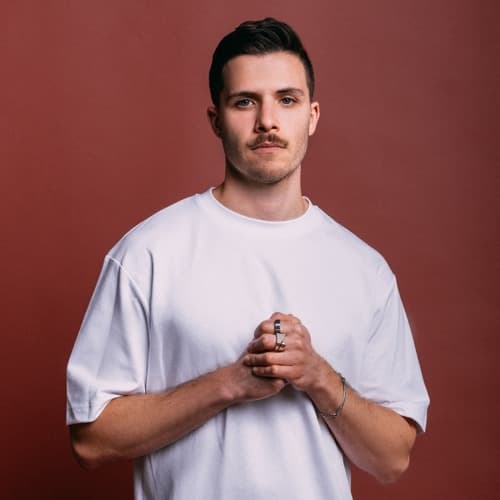 Enamour portrait