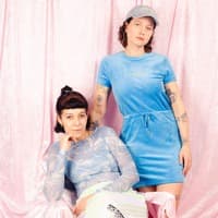 2 Girls 1 Club