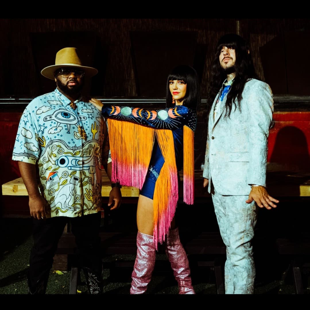 Khruangbin Profile Image