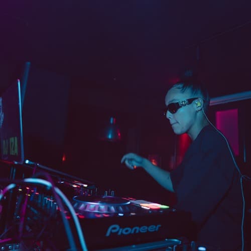 DJ IZA Profile Image