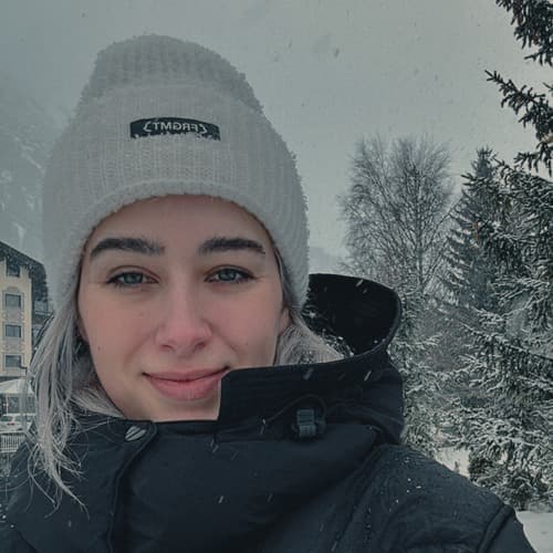 Lara Valentina Profile Image