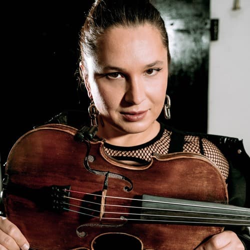 Nanoviola portrait