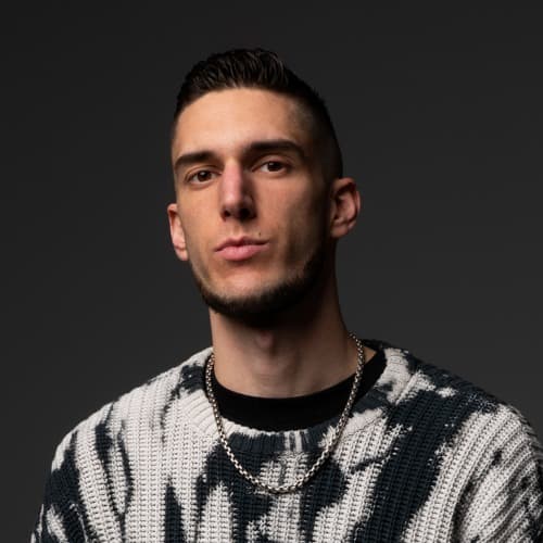 Nau Leone portrait