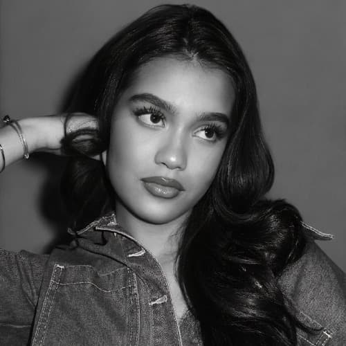 Isa Roos portrait