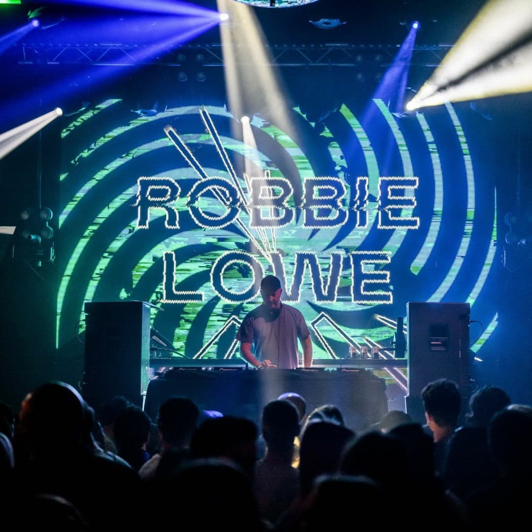 Robbie Lowe