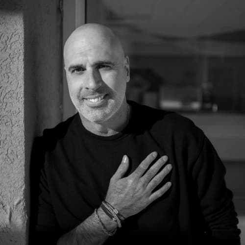 Nadav Vee portrait