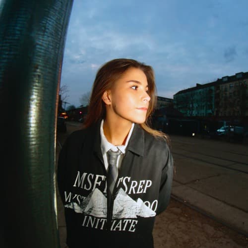 Luna Fields Profile Image