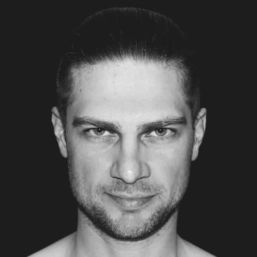 Flo Circus portrait