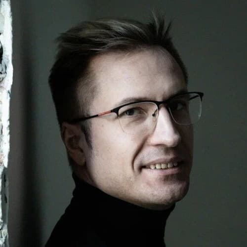 Vladis Cue portrait