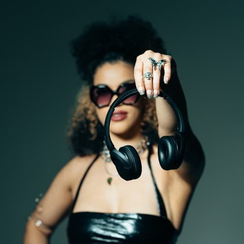 Roxa Damas Profile Image