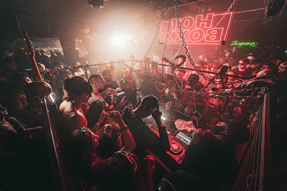 HOTBOXX: Techno Cage Rave