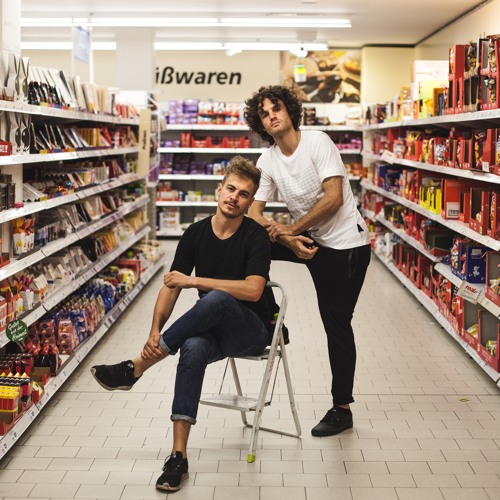 Portrait of Snacks Live