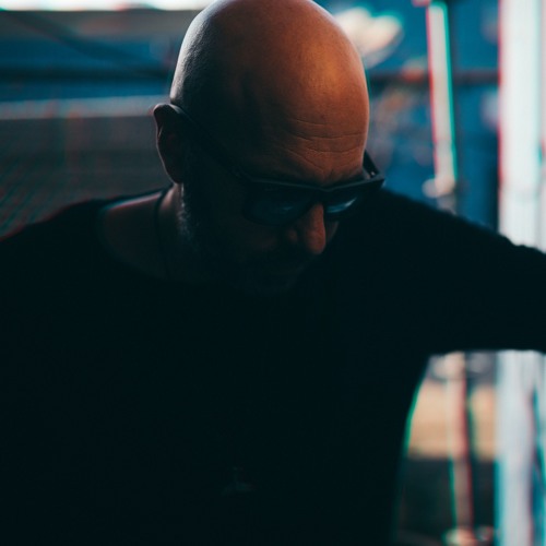Portrait of Guy Mantzur
