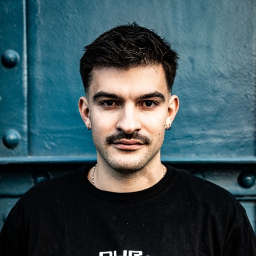 Portrait of Scale 9