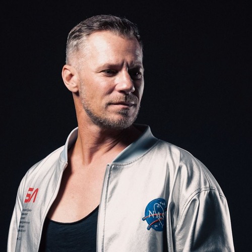 Portrait of Thomas Lizzara