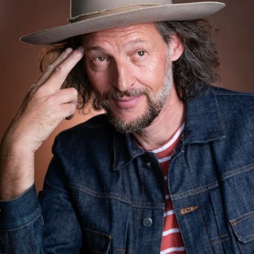 Portrait of DJ Garth