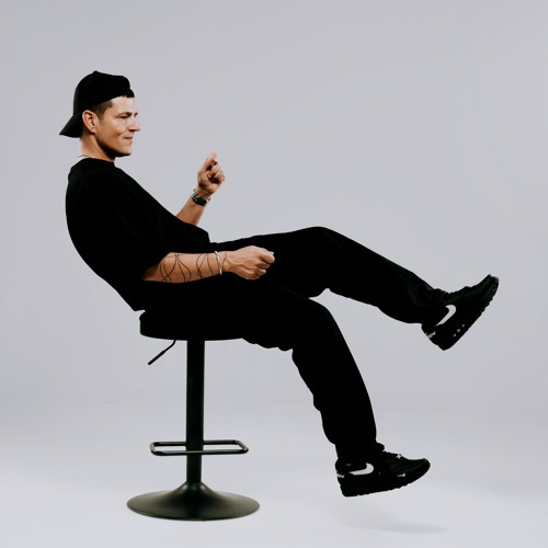 Portrait of De La Swing